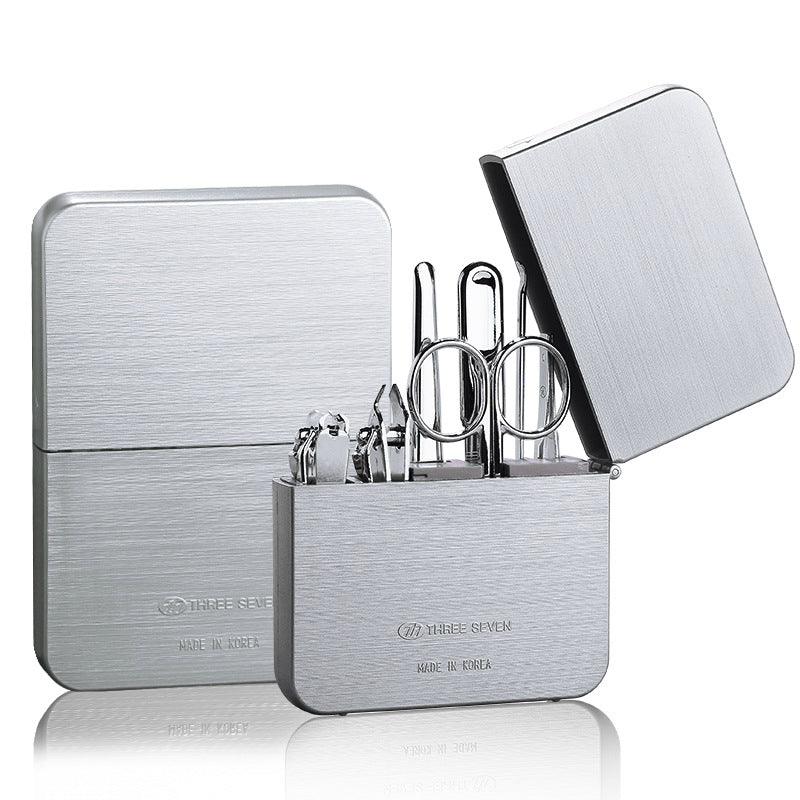 Monsera travel grooming and manicure kit finishes