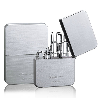 Monsera travel grooming and manicure kit finishes